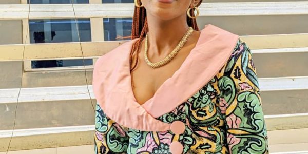 Judith sifa zihalirwa Moi c'est Judith sifa zihalirwa natif de Bukavu née le 7 mai 1991 licencié en économie rurale et j'ai un brève en journalisme J'ai intégré la presse en 2013 Suis presentrice des journaux en swahili et l'émission de débat politique uwanja wamabadiliko